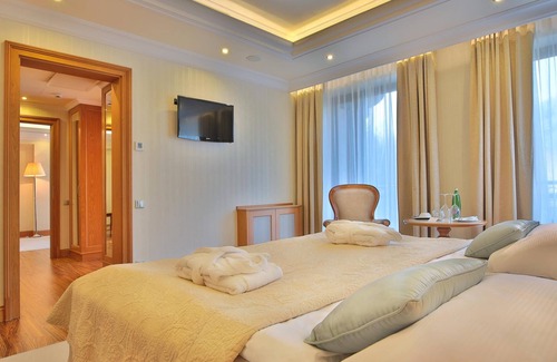 Brezova Hotel | Retro Riverside Wellness Resort
