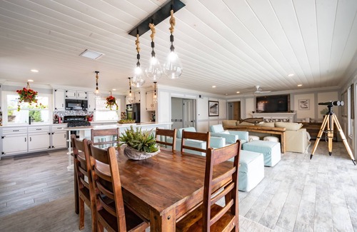 La Jolla House | Retro Sea Cottage 180' Ocean Front Panoramic View