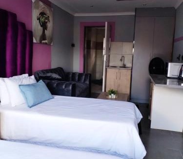 Secunda Bed & Breakfast | Reutlwane Gardens B&B