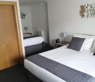 Donegal House | Reveller Bar Lodgings
