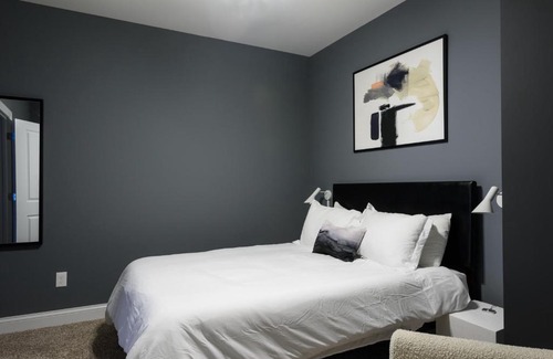 Near Southside Apartment | Revived LF Square 1BR with Rooftop by Zencity
