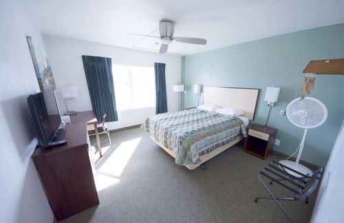 Fairbanks House | Rewak Studios:Two-GIG backed WiFi! Hotel-Style Furnished Studios-Central Location and Easy Walking