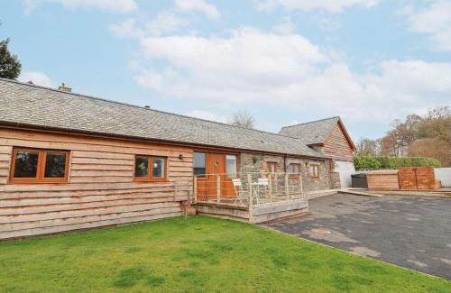 Oswestry House | Rhianwen, Plas Moelfre Hall Barns