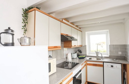 Llanengan Cottage | RHIW - 1 TY'N DON, pet friendly, with a garden in Abersoch
