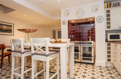 Rhosneigr House | Rhiwlas
