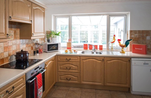 Rhosneigr House | Rhonwil : Pet-Friendly 3‑Bed Bungalow with Sunroom in Rhosneigr | Managed by Anglesey Holiday Lettin