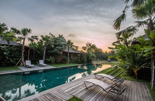 Banjar Semer Villa | Rice Field View 7BR Villa, Canggu - W/Jacuzzi & Sun Loungers!