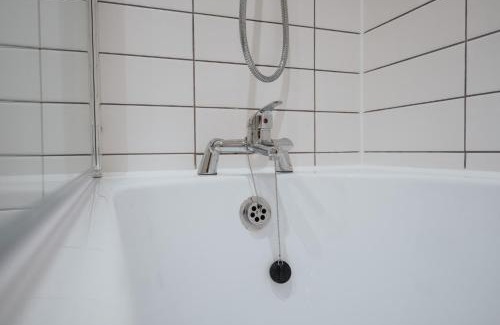 Everton Apartment | Richmond Row Apartments - Free On-Site Parking, WiFi & EV