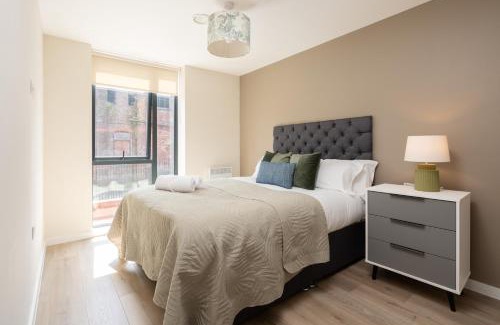 Everton Apartment | Richmond Row Apartments - Free On-Site Parking, WiFi & EV