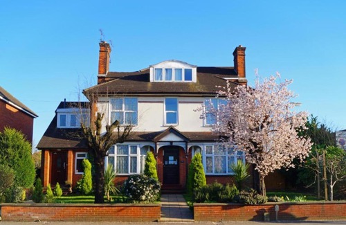 Watford Hotel | Ricky Road Guest House - Budget