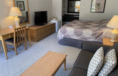 Ottawa Division Hotel | Rideau Heights Inn