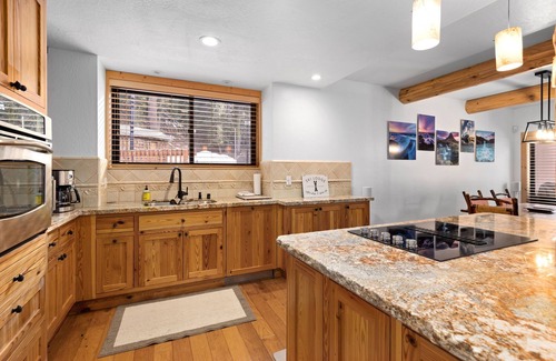 Olympic Valley House | Ridge Court # 14 at Palisades - Pet Ok, Ski Shuttle + Tennis!