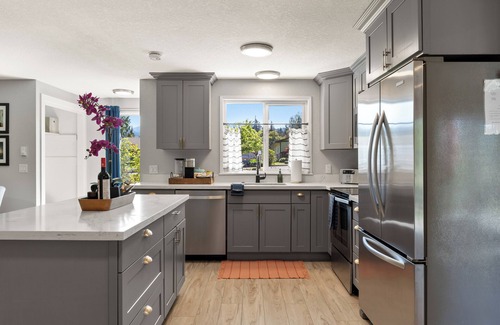 Port Angeles House | Ridge View Retreat with Mtn Views & Hot Tub