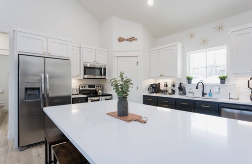 Bella Vista House | Ridgeline Retreat, Your Gateway to NWA Adventure!