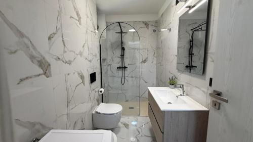 Sarnico Apartment | Rifugio Elegante a due passi dal Lago - Free Wifi Giardino e AC