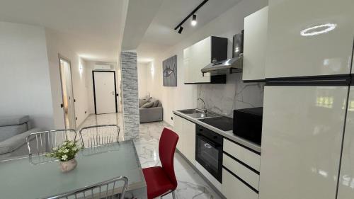 Sarnico Apartment | Rifugio Elegante a due passi dal Lago - Free Wifi Giardino e AC