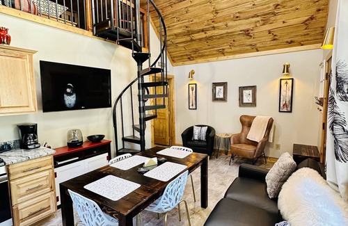 Riggins Cabin | Riggins Riverview Retreat, Triple R Cabin #4