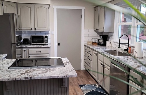 Pocatello House | Right next to ISU campus & Holt Arena.