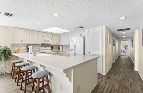 Madeira Beach Condo | Right On The Beach, Las Brisas 308, Gulf Front, Speculator View