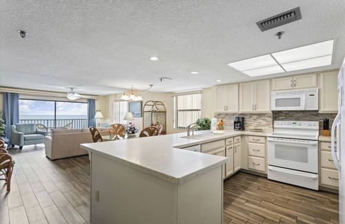 Madeira Beach Condo | Right On The Beach, Las Brisas 308, Gulf Front, Speculator View