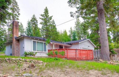 Upper Kingsbury House | Rim Trail and Relax by Lake Tahoe Accommodations