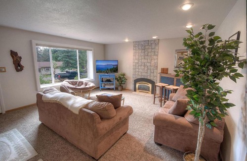Upper Kingsbury House | Rim Trail and Relax by Lake Tahoe Accommodations