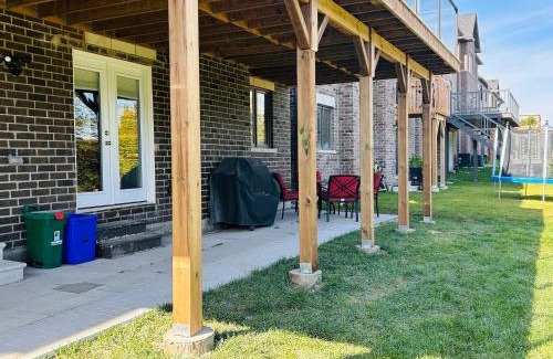 Whitby House | Rita's Kunjo - 2BR, 3BD, 2WR, Full Ktchn, Living