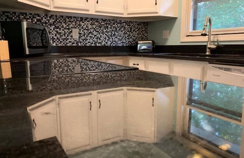 Oshkosh Condo | Ritchie’s Oshkosh Chalets: Expansive Family Suiten