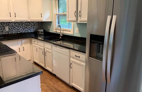 Oshkosh Condo | Ritchie’s Oshkosh Chalets: Expansive Family Suiten
