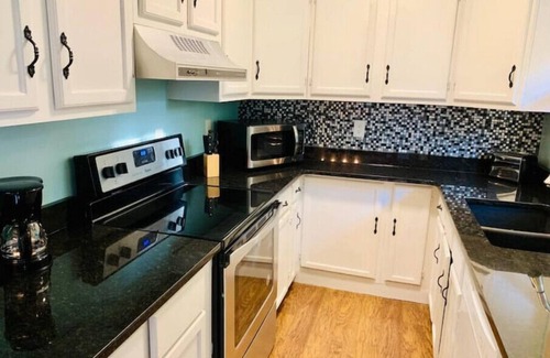 Oshkosh Condo | Ritchie’s Oshkosh Chalets: Expansive Family Suiten