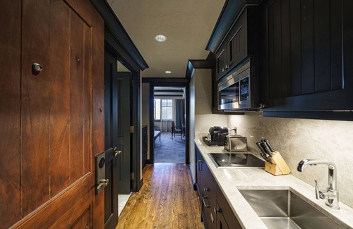 Avon Apartment | Ritz Carlton Bachelor Gulch, Beaver Creek - ski in out!