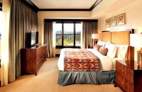 Truckee Hotel | Ritz Carlton Club Resort & Spa, Ski, Fireplace