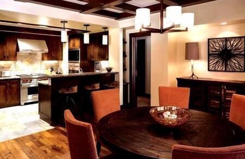 Truckee Hotel | Ritz Carlton Club Resort & Spa, Ski, Fireplace