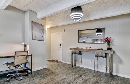 Vickery Meadow Apartment | ★Ritzy Adaptable Get-Away | ★Pool | ★Free Covered Parking