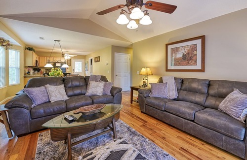 Pigeon Forge Ski Chalet | River Access Cottage with Great Parking, 1 Mile to Parkway