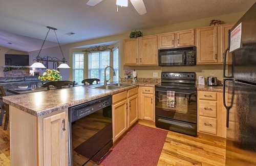 Pigeon Forge Ski Chalet | River Access Cottage with Great Parking, 1 Mile to Parkway