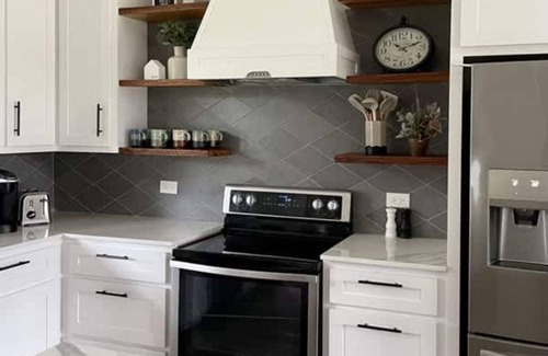 Prairie Lea House | River Access | Firepit | Pet Friendly | Sleeps 8