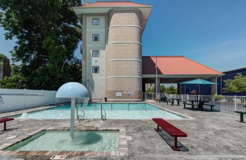 Pigeon Forge Hotel | River Bend Inn - Pigeon Forge