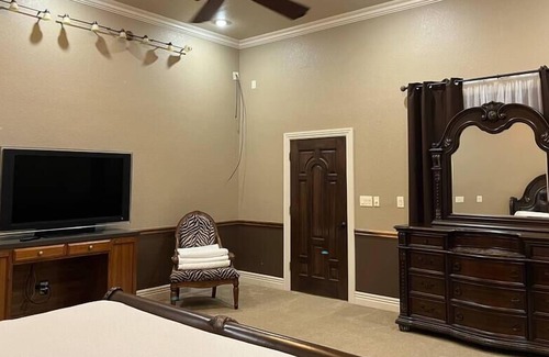 Cecil Apartment | River Chase “Afrika” Luxury/Very Spacious