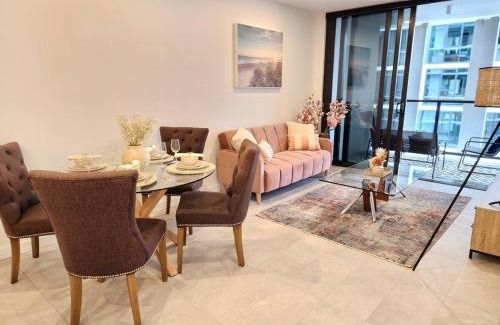 Eagle Farm Apartment | River & City View Apt near Brisbane Airport with Infinity Pool, Spa, Sauna, Steam Room