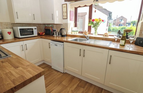 Eamont Bridge Cottage | RIVER COTTAGE, pet friendly, character holiday cottage in Penrith