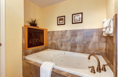 Sevierville Apartment | River Crossing Condominiums - A Beautiful River View