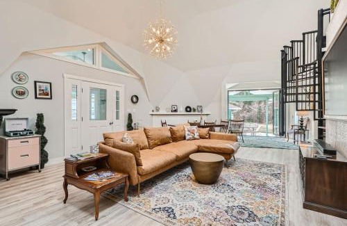 Bailey House | River Dome - a Mid Century Oasis - Dynamite Views