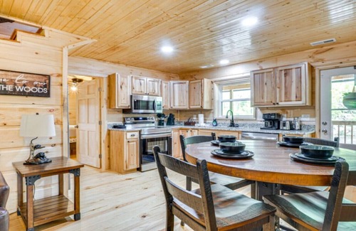 Tellico Plains Apartment | River Escape River Front Cabin