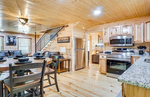 Tellico Plains Apartment | River Escape River Front Cabin