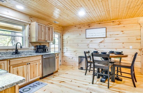 Tellico Plains Apartment | River Escape River Front Cabin