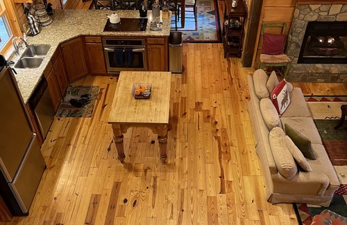 West Jefferson Cabin | River Front Cabin, Private Ponds & Hiking Trail-Located at The Barn on New River