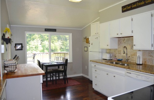Crescent City House | River Front Getaway Awesome Views Fish/Swim Out the Back Door