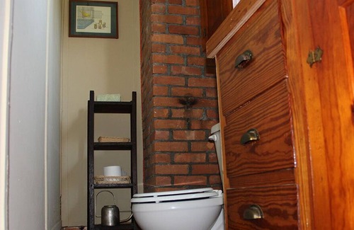 Barton House | River Front Guesthouse On Vast Trail