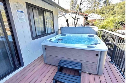 Guerneville House | River Haven: Hot Tub, Outdoor Lounge, Walk to Beach